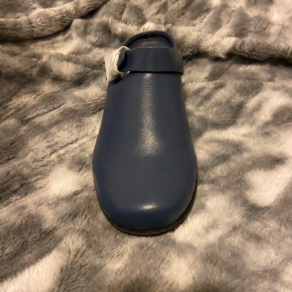Single Right Navy Blue Clog Woman’s 10w. NEW